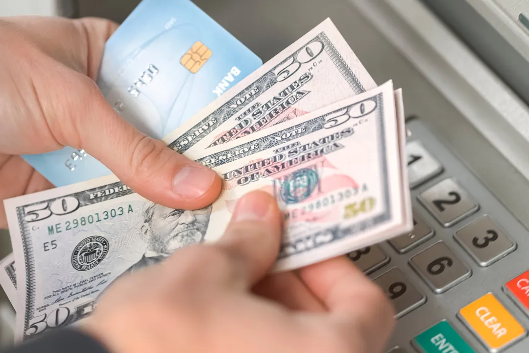 ATM helping impulse purchases inside an Oklahoma small business Image File Name: